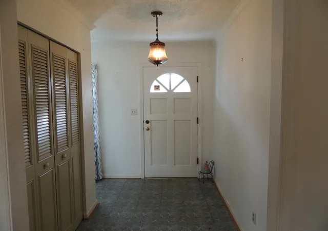 Photo 3 of Sale Pending at 206 Bellwood Ct, Frankfort, KY 40601 | MLS# 26023057 | Listing updated on 2026-09-28