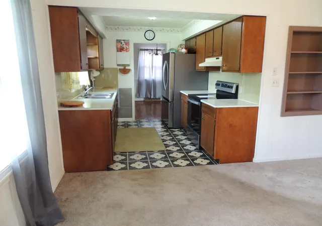 Photo 3 of Sale Pending at 206 Bellwood Ct, Frankfort, KY 40601 | MLS# 26023057 | Listing updated on 2026-09-28