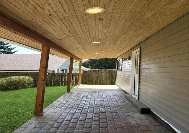Photo 2 of Single family home for sale at 2700 Whitwood Pl, Lexington, KY 40509 | MLS# 26023521 | Listing updated on 2026-10-13