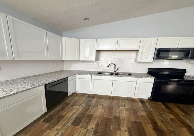 Photo 3 of Single family home for sale at 2700 Whitwood Pl, Lexington, KY 40509 | MLS# 26023521 | Listing updated on 2026-10-13