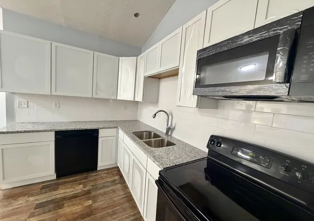 Photo 3 of Single family home for sale at 2700 Whitwood Pl, Lexington, KY 40509 | MLS# 26023521 | Listing updated on 2026-10-13