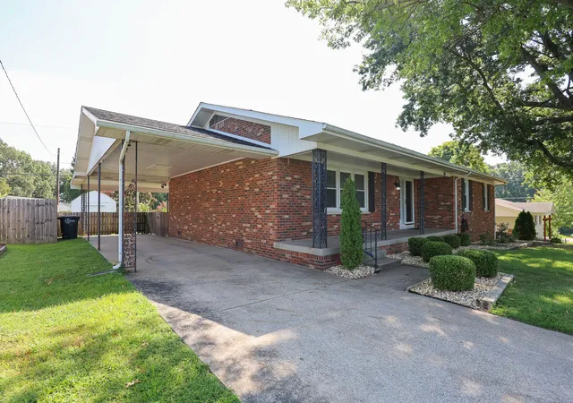 Photo 2 of Single family home for sale at 1316 Ramona Dr, Paducah, KY 42001 | MLS# 26023230 | Listing updated on 2026-08-31