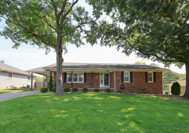 Photo 3 of Sale Pending at 1316 Ramona Dr, Paducah, KY 42001 | MLS# 26023230 | Listing updated on 2026-09-15