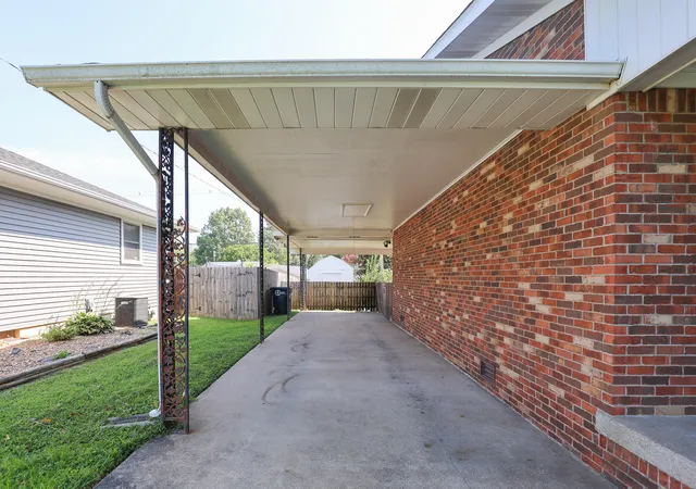 Photo 3 of Single family home for sale at 1316 Ramona Dr, Paducah, KY 42001 | MLS# 26023230 | Listing updated on 2026-10-23