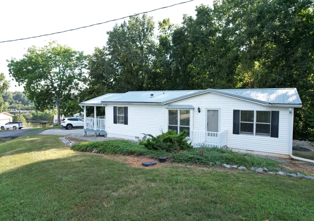 Photo 3 of Single family home for sale at 934 Cantrell Rd, Eddyville, KY 42038 | MLS# 26023553 | Listing updated on 2026-08-28