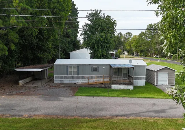 Photo 2 of Single family home for sale at 245 Atlanta Ave, Paducah, KY 42003 | MLS# 26023076 | Listing updated on 2026-09-08