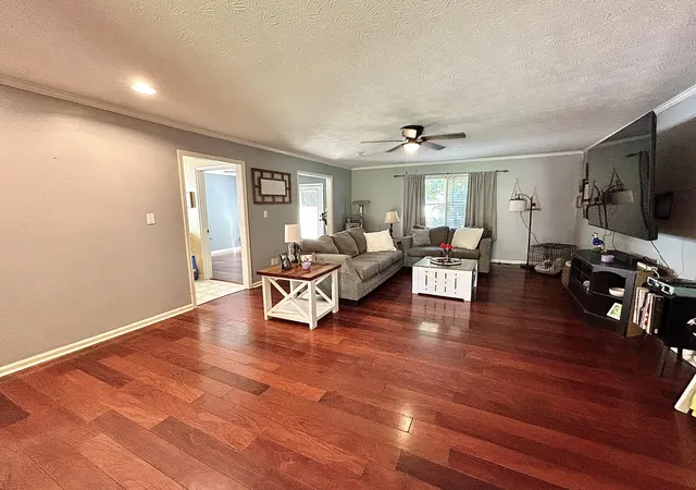 Photo 3 of Sale Pending at 255 Hillington Dr, Paducah, KY 42001 | MLS# 26023218 | Listing updated on 2026-09-14