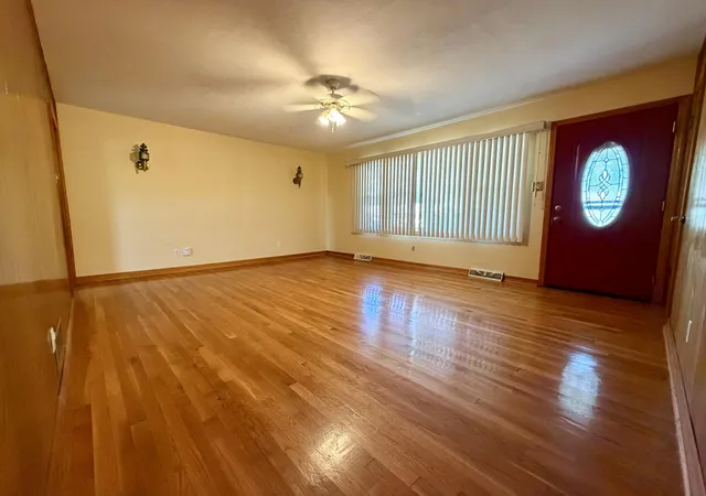 Photo 3 of Single family home for sale at 214 Laurel Dr, Berea, KY 40403 | MLS# 26023088 | Listing updated on 2026-09-28