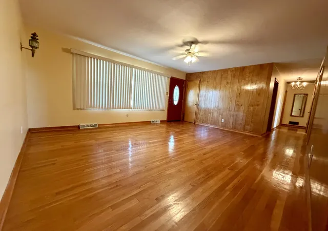 Photo 3 of Single family home for sale at 214 Laurel Dr, Berea, KY 40403 | MLS# 26023088 | Listing updated on 2026-09-28