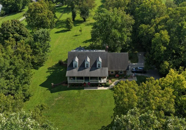 Photo 2 of Single family home for sale at 2075 Pinckard Pike, Versailles, KY 40383 | MLS# 26023337 | Listing updated on 2026-08-29