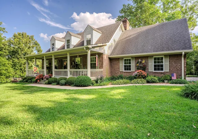Photo 3 of Sale Pending at 2075 Pinckard Pike, Versailles, KY 40383 | MLS# 26023337 | Listing updated on 2026-10-03