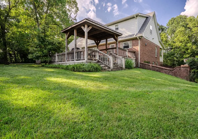 Photo 3 of Sale Pending at 2075 Pinckard Pike, Versailles, KY 40383 | MLS# 26023337 | Listing updated on 2026-10-13