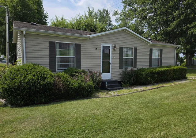 Photo 1 of Single family home for sale at 2017 River Rd, London, KY 40744 | MLS# 26023295 | Listing updated on 2026-08-26