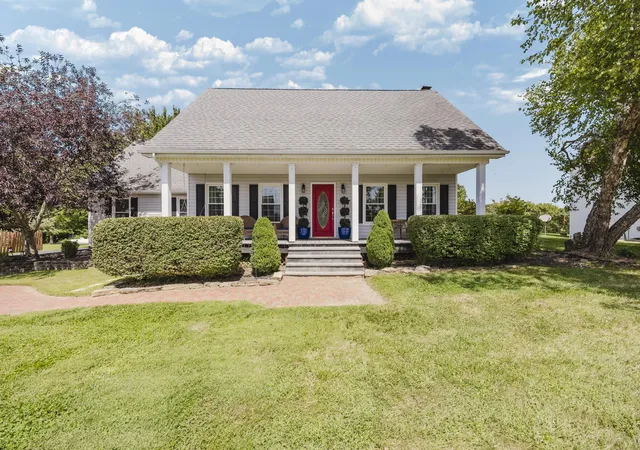 Photo 2 of Single family home for sale at 107 Ridgecrest Dr, Mt Sterling, KY 40353 | MLS# 26023605 | Listing updated on 2026-09-06