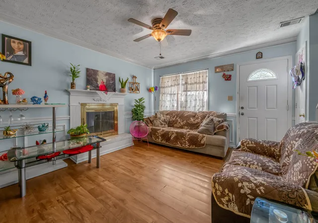 Photo 2 of Sale Pending at 3219 Aqueduct Dr, Lexington, KY 40517 | MLS# 26023156 | Listing updated on 2026-09-04