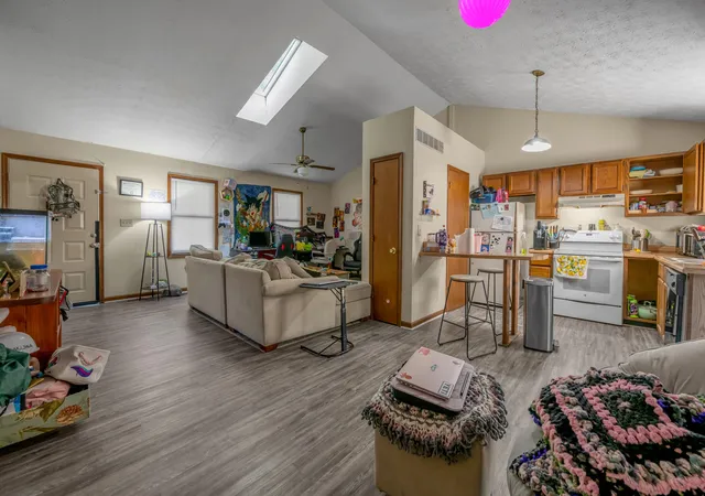 Listing Photo 5 - Condo for sale in building located at 3187 Aqueduct Dr, Lexington, KY 40517