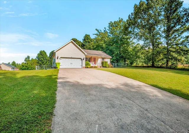 Photo 3 of Single family home for sale at 1580 Engle Ridge Rd, Lily, KY 40740 | MLS# 26023387 | Listing updated on 2026-10-05