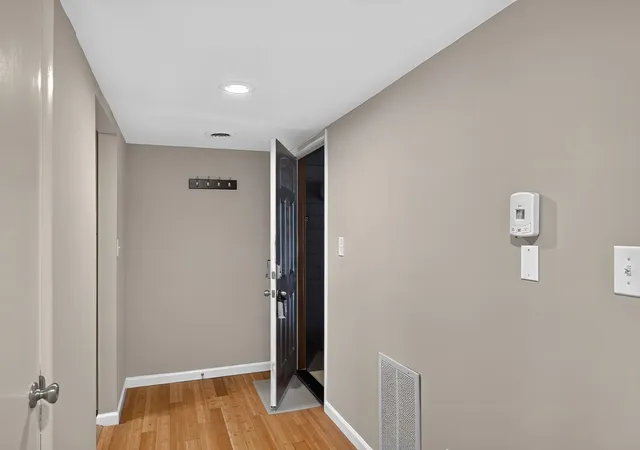 Listing Photo 2 - Condo for sale in building located at 750 Shaker Dr, Lexington, KY 40504 - Unit #311