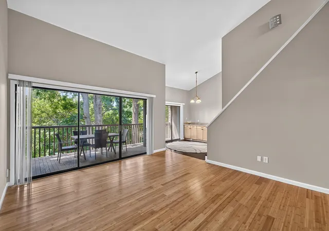 Listing Photo 3 - Condo for sale in building located at 750 Shaker Dr, Lexington, KY 40504 - Unit #311