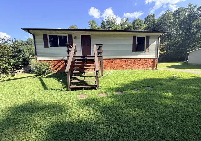 Photo 2 of Single family home for sale at 875 Copperas, Morehead, KY 40351 | MLS# 26023151 | Listing updated on 2026-08-25