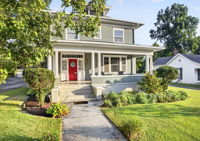 Photo 2 of Single family home for sale at 2116 S Main St, Hopkinsville, KY 42240 | MLS# 26023192 | Listing updated on 2026-09-21
