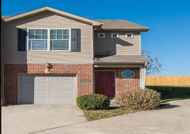 Townhouse for sale at 3125 Daly Pl, Lexington, KY 40511 | MLS# 26023155