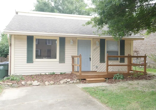 Photo 2 of Single family home for sale at 1023 Trent Blvd, Lexington, KY 40517 | MLS# 26023214 | Listing updated on 2026-09-09