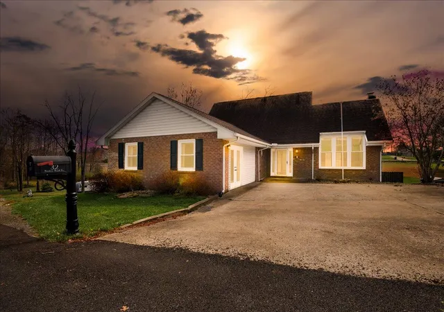 Photo 2 of Single family home for sale at 32 Meadow Brook Dr, Corbin, KY 40701 | MLS# 26023169 | Listing updated on 2026-09-09