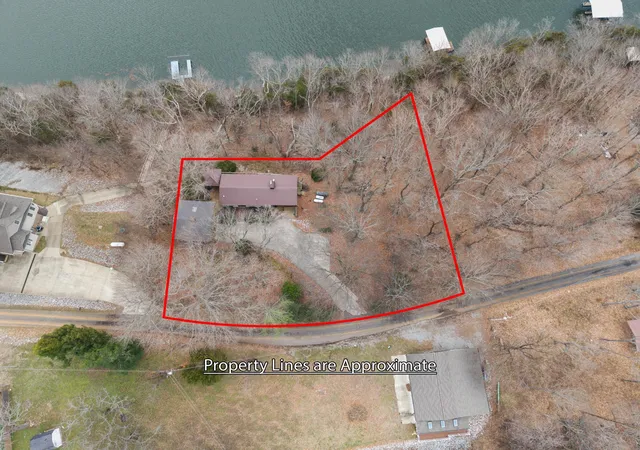 Photo 2 of Single family home for sale at 290 Deer Run Rd, Eddyville, KY 42038 | MLS# 26023423 | Listing updated on 2026-08-27