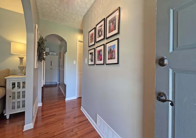Photo 3 of Single family home for sale at 166 Brookview Dr, Manchester, KY 40962 | MLS# 26023413 | Listing updated on 2026-09-13