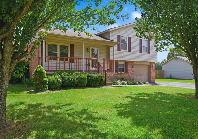 Photo 2 of Sale Pending at 421 Meadow Dr, Berea, KY 40403 | MLS# 26023203 | Listing updated on 2026-09-22