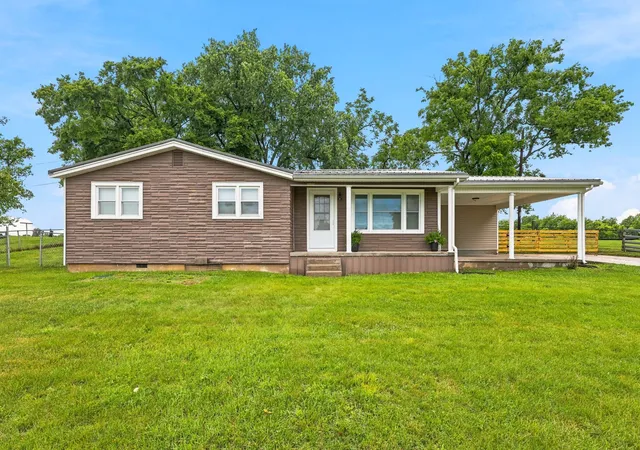 Photo 1 of Single family home for sale at 198 Hilltop Dr, Winchester, KY 40391 | MLS# 26023223 | Listing updated on 2026-09-23