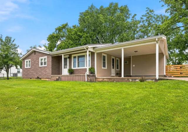 Photo 2 of Single family home for sale at 198 Hilltop Dr, Winchester, KY 40391 | MLS# 26023223 | Listing updated on 2026-09-23