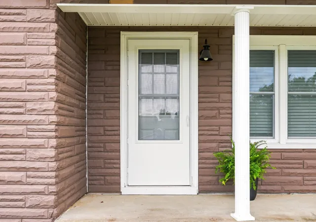 Photo 3 of Single family home for sale at 198 Hilltop Dr, Winchester, KY 40391 | MLS# 26023223 | Listing updated on 2026-09-23