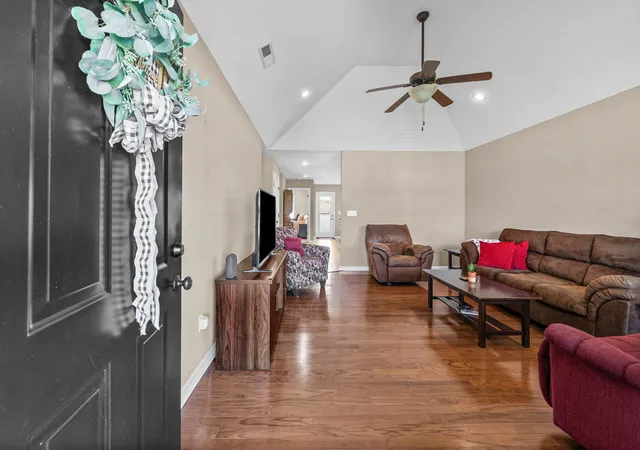 Photo 2 of Sale Pending at 303 N Abbey Wy, Hopkinsville, KY 42240 | MLS# 26023215 | Listing updated on 2026-09-02