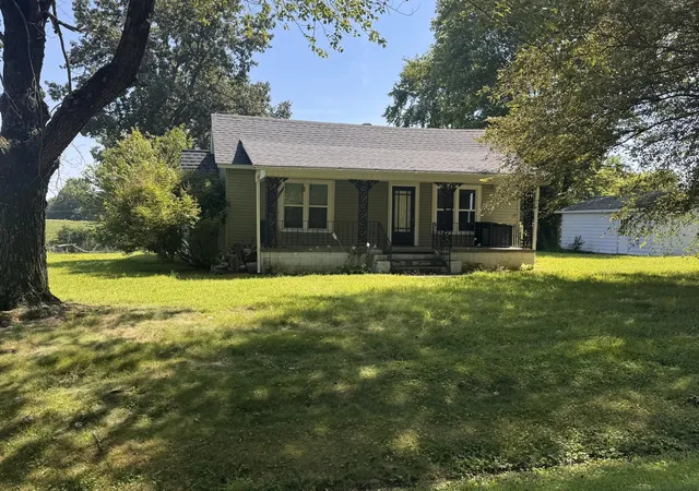 Photo 1 of Single family home for sale at 7870 Woodville Rd, West Paducah, KY 42086 | MLS# 26023213 | Listing updated on 2026-08-27