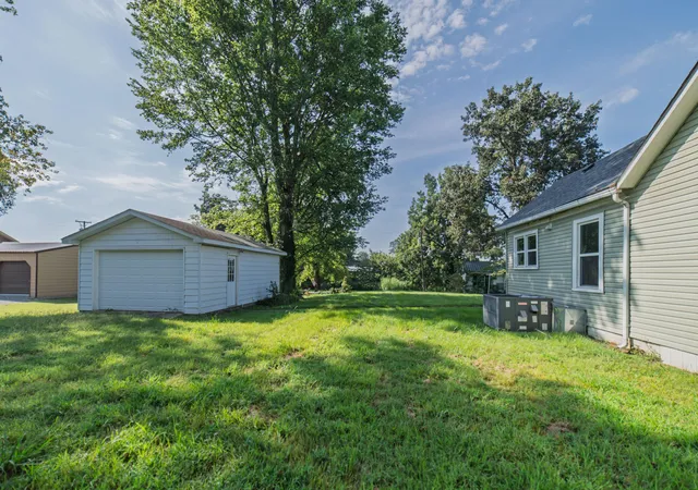 Photo 4 of Single family home for sale at 7870 Woodville Rd, West Paducah, KY 42086 | MLS# 26023213 | Listing updated on 2026-10-23
