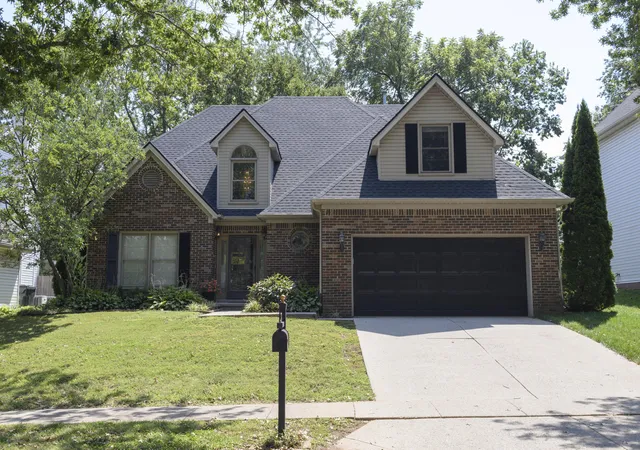 Photo 1 of Single family home for sale at 825 Willow Oak Cir, Lexington, KY 40514 | MLS# 26023259 | Listing updated on 2026-09-07