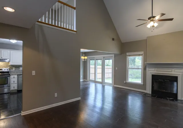 Photo 3 of Sale Pending at 825 Willow Oak Cir, Lexington, KY 40514 | MLS# 26023259 | Listing updated on 2026-10-13