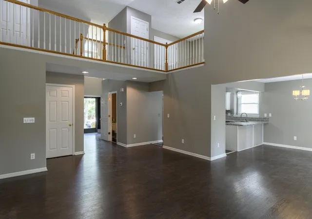 Photo 4 of Sale Pending at 825 Willow Oak Cir, Lexington, KY 40514 | MLS# 26023259 | Listing updated on 2026-10-13