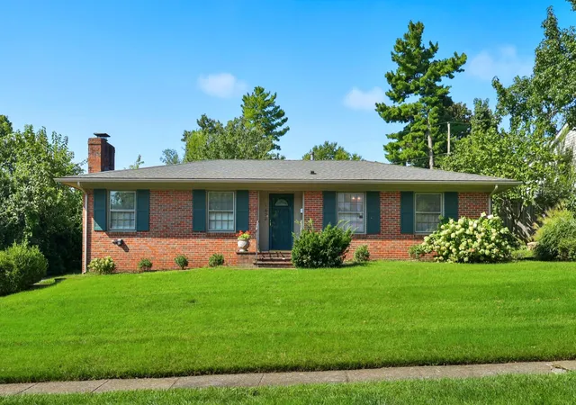 Photo 1 of Single family home for sale at 1032 Whitehall Pl, Lexington, KY 40517 | MLS# 26023291 | Listing updated on 2026-09-04