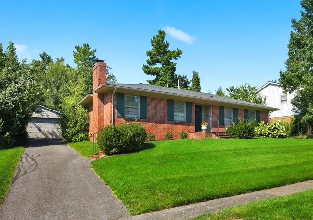 Photo 3 of Single family home for sale at 1032 Whitehall Pl, Lexington, KY 40517 | MLS# 26023291 | Listing updated on 2026-09-04