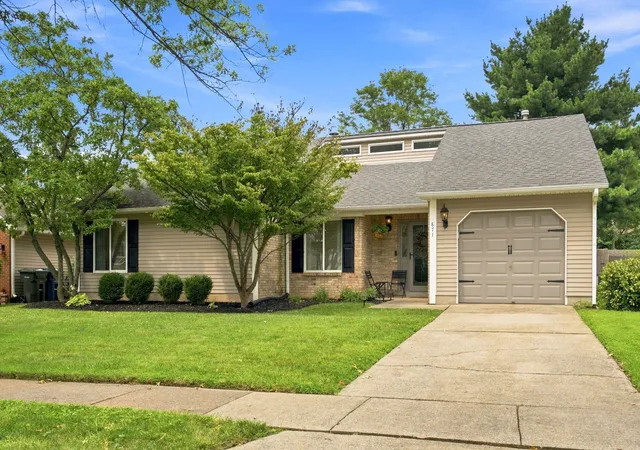 Photo 2 of Single family home for sale at 871 Wyndham Hills Dr, Lexington, KY 40514 | MLS# 26023373 | Listing updated on 2026-09-10
