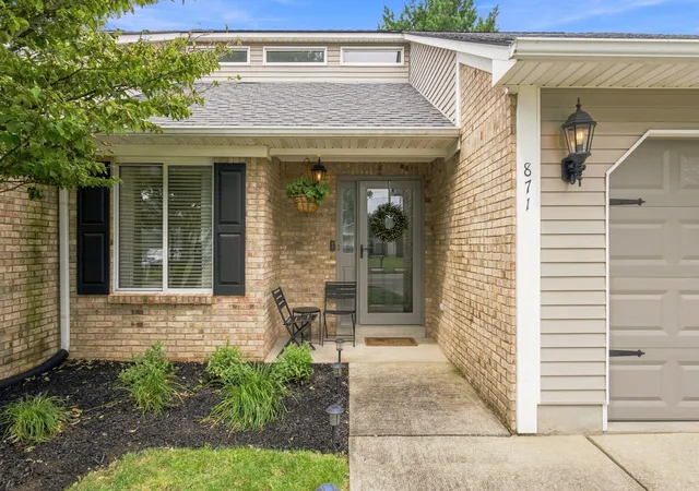 Photo 3 of Single family home for sale at 871 Wyndham Hills Dr, Lexington, KY 40514 | MLS# 26023373 | Listing updated on 2026-09-10