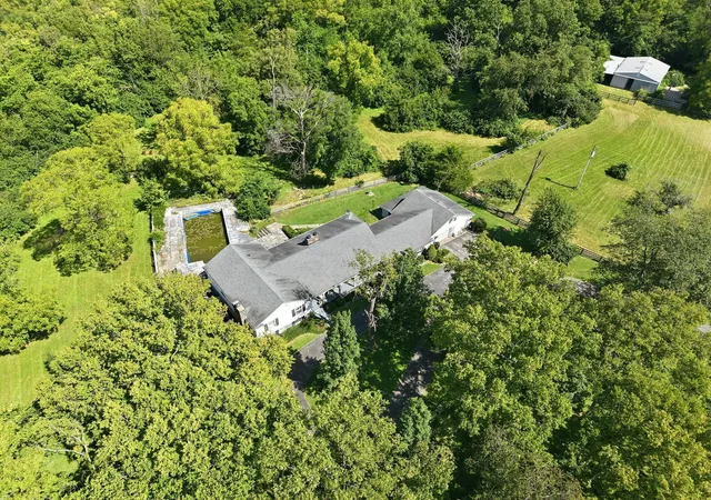 Photo 4 of Sale Pending at 1023 Bicknell Ln, Wilmore, KY 40390 | MLS# 26023356 | Listing updated on 2026-09-21
