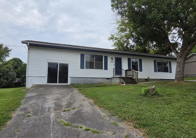Photo 3 of Sale Pending at 1405 Barberry Pl, Hopkinsville, KY 42240 | MLS# 26023338 | Listing updated on 2026-09-15