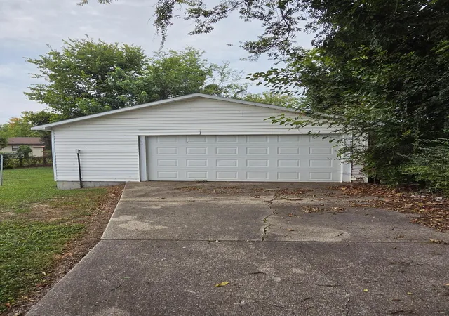 Photo 3 of Sale Pending at 1405 Barberry Pl, Hopkinsville, KY 42240 | MLS# 26023338 | Listing updated on 2026-09-15