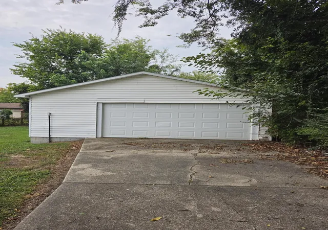 Photo 4 of Sale Pending at 1405 Barberry Pl, Hopkinsville, KY 42240 | MLS# 26023338 | Listing updated on 2026-09-15