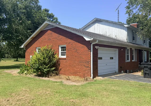 Photo 3 of Single family home for sale at 1307 Rob Mason Rd, Murray, KY 42071 | MLS# 26023352 | Listing updated on 2026-08-26
