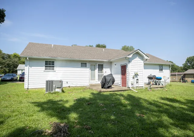 Listing Photo 3 - Condo for sale in building located at 1003 Northwood Dr, Murray, KY 42071